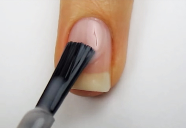 How-To-Do-A-Dripping-Paint-Nail-Art-2