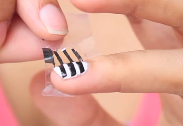How-to-Make-Perfect-Stripe-Nails-6