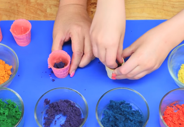 How-to-Make-a-Mini-Rainbow-Milkshake-Cake-Pops-3
