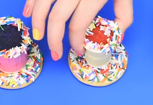 How-to-Make-a-Mini-Rainbow-Milkshake-Cake-Pops-6
