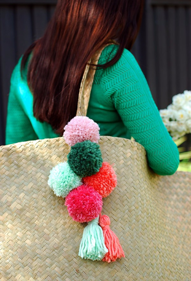 DIY Crafts with Pom Poms - Pom Pom Tassel For Your Tote - Fun Yarn Pom Pom Crafts Ideas. Garlands, Rug and Hat Tutorials, Easy Pom Pom Projects for Your Room Decor and Gifts http://stage.diyprojectsforteens.com/diy-crafts-pom-poms