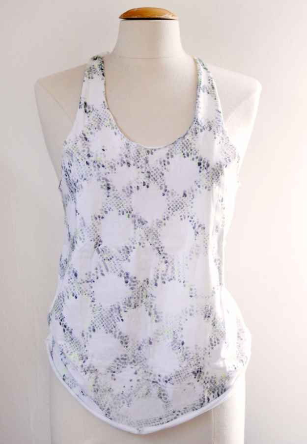 Cool DIY Sharpie Crafts Projects Ideas - Sharpie Snakeskin Pattern Tank Top for Creative DIY Fashion
