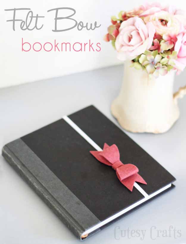 Cool Crafts You Can Make for Less than 5 Dollars | Cheap DIY Projects Ideas for Teens, Tweens, Kids and Adults | Felt Bow Bookmarks #teencrafts #cheapcrafts #crafts/