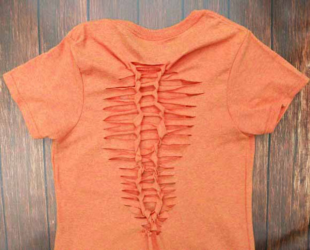 Cool Crafts for Teen Girls - Best DIY Projects for Teenage Girls - Learn a Basic T-Shirt Cutting Technique #teencrafts #diyteens #coolcrafts #crafts #diyideas