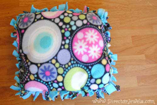 Cool Crafts for Teen Girls - Best DIY Projects for Teenage Girls - DIY No-Sew Fleece Pillow #teencrafts #diyteens #coolcrafts #crafts #diyideas