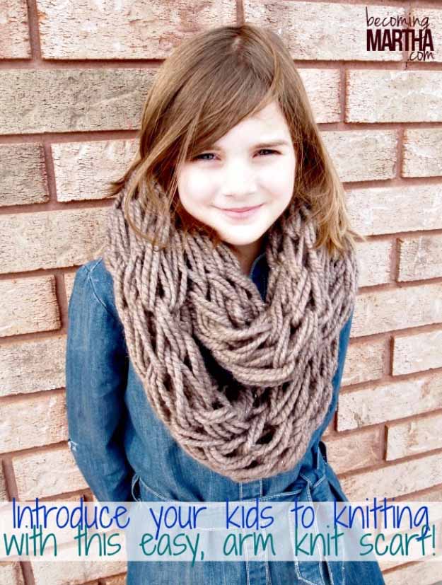 Cool Crafts You Can Make for Less than 5 Dollars | Cheap DIY Projects Ideas for Teens, Tweens, Kids and Adults | Arm Knitting an Infinity Scarf #teencrafts #cheapcrafts #crafts/