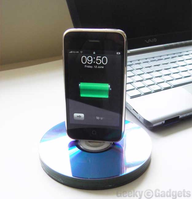  Cool DIY Ideas for Your iPhone iPad Tablets & Phones | Fun Projects for Chargers, Cases and Headphones | DIY: Recycled CD iPhone Dock #diygadgets #stem #techtoys #iphone