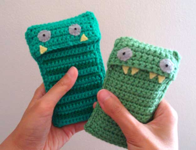 Cool DIY Ideas for Your iPhone iPad Tablets & Phones | Fun Projects for Chargers, Cases and Headphones | Knit iPhone Cute Monster Case #diygadgets #stem #techtoys #iphone