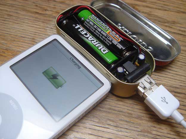 Cool DIY Ideas for Your iPhone iPad Tablets & Phones | Fun Projects for Chargers, Cases and Headphones | Small battery-powered USB charger #diygadgets #stem #techtoys #iphone