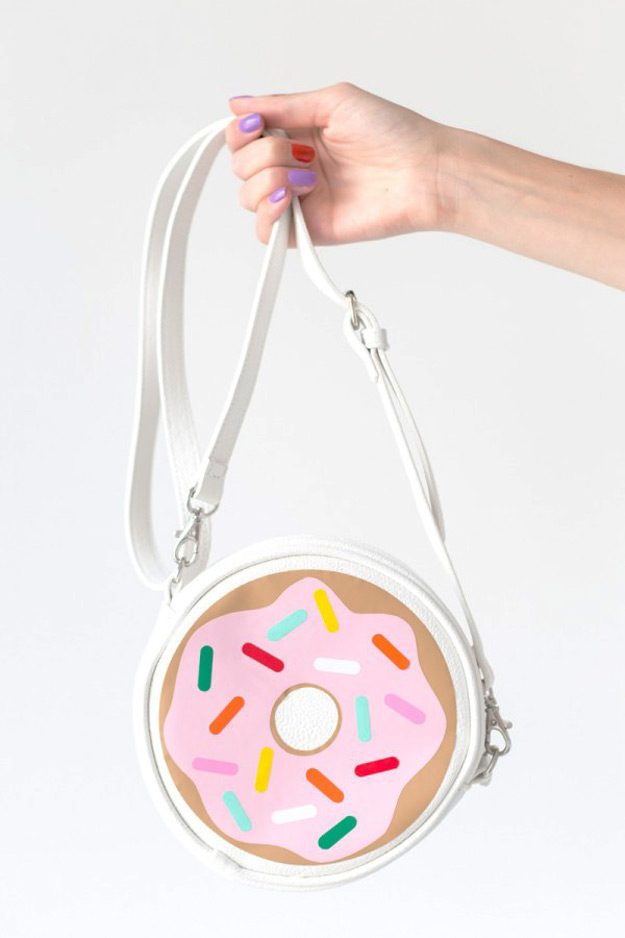 Cool DIY Ideas for Fun and Easy Crafts - DIY Donut Purse is a Cool Homemade Fashion Accessory - DIY Moon Pendant for Easy DIY Lighting in Teens Rooms - Dip Dyed String Wall Hanging - DIY Mini Easel Makes Fun DIY Room Decor Idea - Awesome Pinterest DIYs that Are Not Impossible To Make - Creative Do It Yourself Craft Projects for Adults, Teens and Tweens #diyteens #teencrafts #funcrafts #fundiy #diyideas 