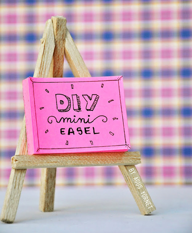 Cool DIY Ideas for Fun and Easy Crafts - Easy Craft Projects - DIY Mini Easel Makes Fun DIY Room Decor Idea - Awesome Pinterest DIYs that Are Not Impossible To Make - Creative Do It Yourself Craft Projects for Adults, Teens and Tweens #diyteens #teencrafts #funcrafts #fundiy #diyideas