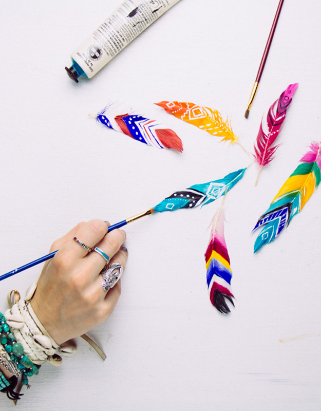 Cool DIY Ideas for Fun and Easy Crafts - DIY Painted Feathers - Awesome Pinterest DIYs that Are Not Impossible To Make - Creative Do It Yourself Craft Projects for Adults, Teens and Tweens #diyteens #teencrafts #funcrafts #fundiy #diyideas