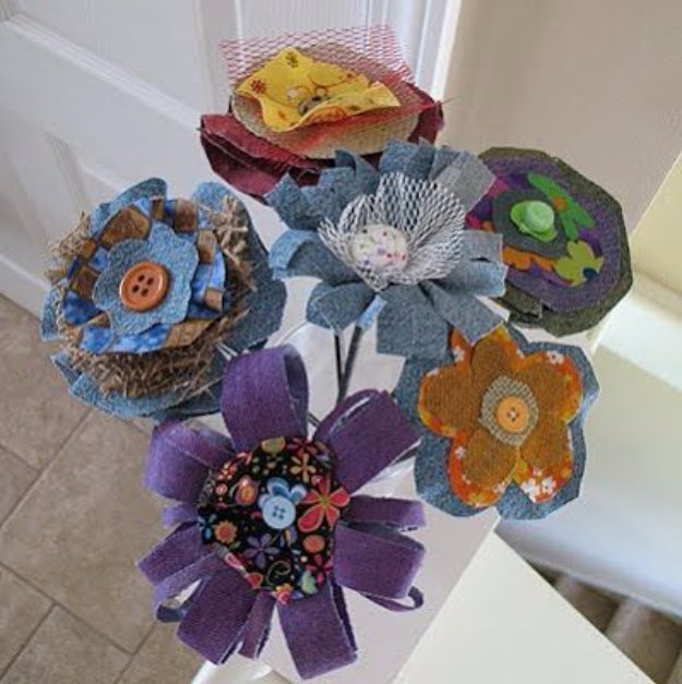  DIY Crafts with Old Denim Jeans -Denim Fabric Flowers - Cool Projects and Fashion You Can Make With Old Jeans - Fun Crafts for Teens and Adults, Inexpensive Ones!