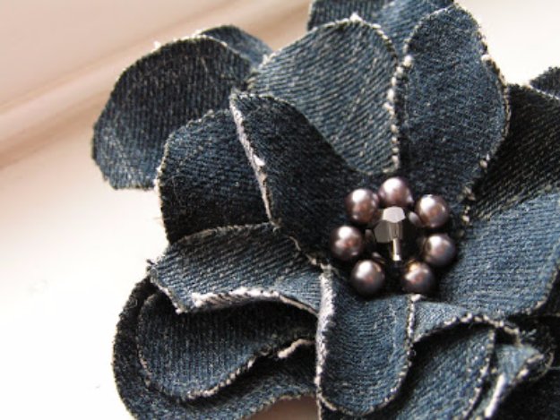  DIY Crafts with Old Denim Jeans -Old Jeans Flower Corsage - Cool Projects and Fashion You Can Make With Old Jeans - Fun Crafts for Teens and Adults, Inexpensive Ones!