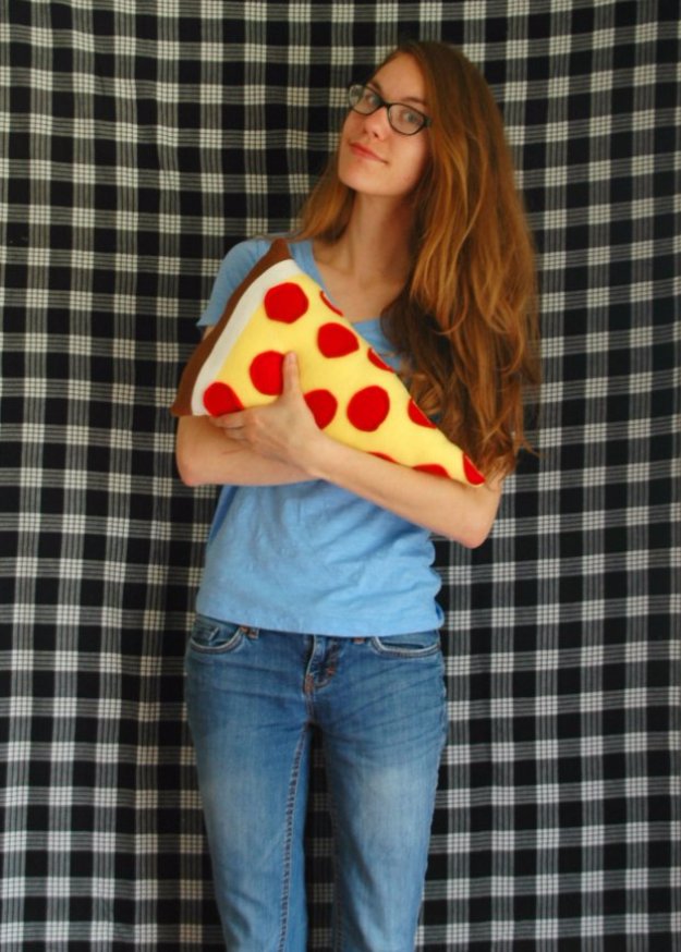 Crafts to Make and Sell - Sew Your Own Pizza Pillow - Cool and Cheap Craft Projects and DIY Ideas for Teens and Adults to Make and Sell - Fun, Cool and Creative Ways for Teenagers to Make Money Selling Stuff to Make #teencrafts #diyideas #craftstosell