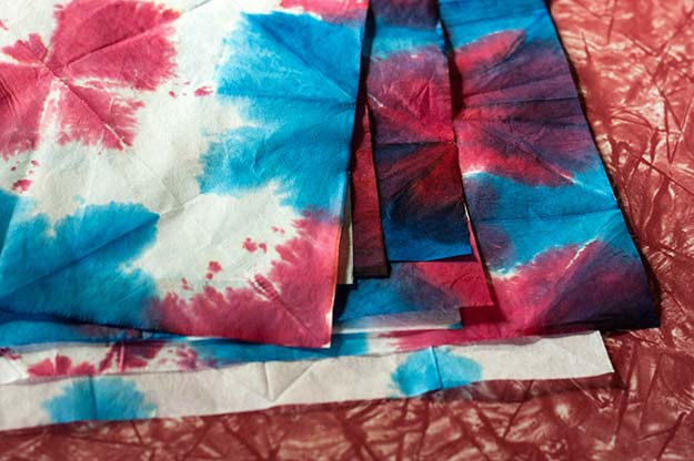 DIY Tie Dye Projects and Crafts - Three Patriotic Garland Ideas - Cool Tie Dye Ideas for Shirts, Socks, Paint, Sheets, Sharpie, Food and Recipes, Bags, Tshirt and Shoes - Fun Projects and Gifts for Adults, Teens and Teenagers 
