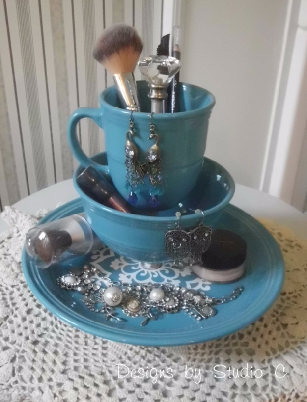 Cool Turquoise Room Decor Ideas - Jewelry Make Up Holder With Dinnerware - Fun Aqua Decorating Looks and Color for Teen Bedroom, Bathroom, Accent Walls and Home Decor - Fun Crafts and Wall Art for Your Room 
