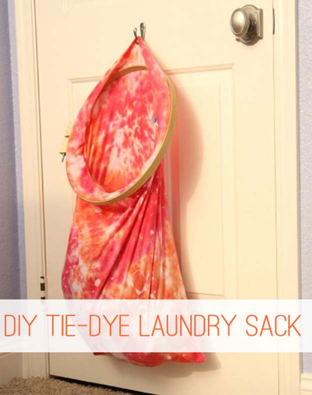 DIY Tie Dye Projects and Crafts - Make a Pillowcase Laundry Sack - Cool Tie Dye Ideas for Shirts, Socks, Paint, Sheets, Sharpie, Food and Recipes, Bags, Tshirt and Shoes - Fun Projects and Gifts for Adults, Teens and Teenagers 