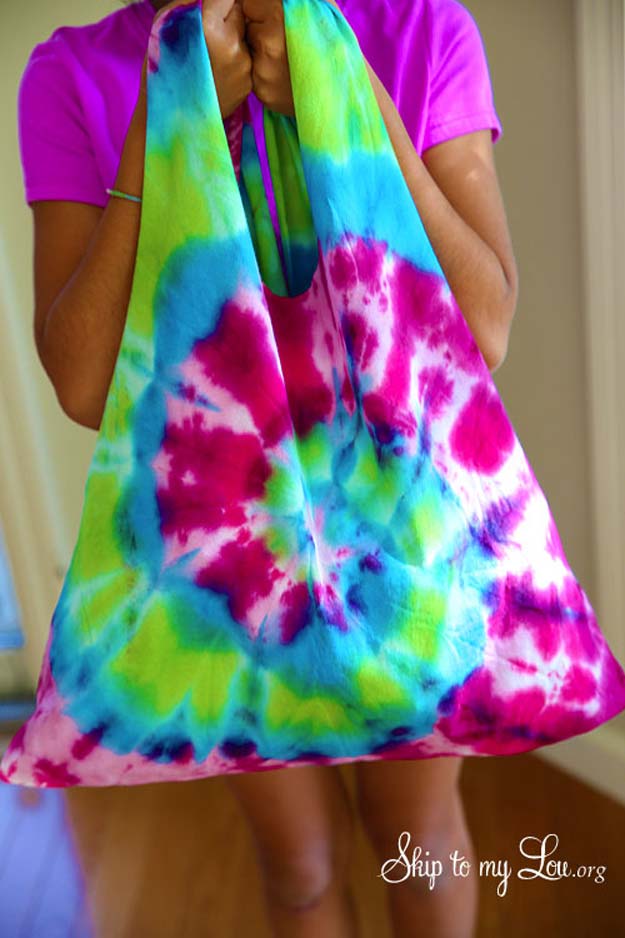 DIY Tie Dye Projects and Crafts - Tie Dye T-Shirt Bag - Cool Tie Dye Ideas for Shirts, Socks, Paint, Sheets, Sharpie, Food and Recipes, Bags, Tshirt and Shoes - Fun Projects and Gifts for Adults, Teens and Teenagers 