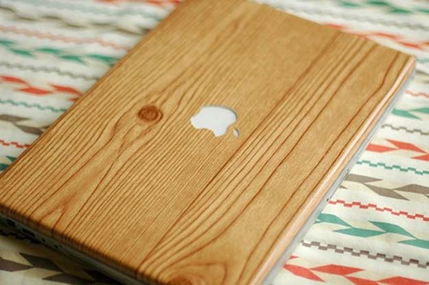Fun Dollar Store Crafts for Teens - DIY Wood-Grain Laptop Wrap - Cheap and Easy DIY Ideas for Teenagers to Make for Dollar Stores - Inexpensive Gifts and Room Decor for Tweens, Boys and Girls - Awesome Step by Step Tutorials with Instructions for Cool DIY Projects 