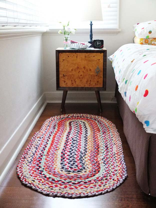 DIY Dorm Room Decor Ideas - Braided T-shirt Rug - Cheap DIY Dorm Decor Projects for College Rooms - Cool Crafts, Wall Art, Easy Organization for Girls - Fun DYI Tutorials for Teens and College Students #diyideas #roomdecor #diy #collegelife #teencrafts