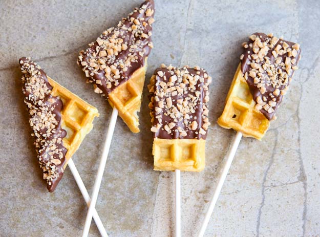Cool and Easy Recipes For Teens to Make at Home - Chocolate Toffee WAffles On-A-Stick - Fun Snacks, Simple Breakfasts, Lunch Ideas, Dinner and Dessert Recipe Tutorials - Teenagers Love These Fun Foods that Are Quick, Healthy and Delicious Ideas for Meals 