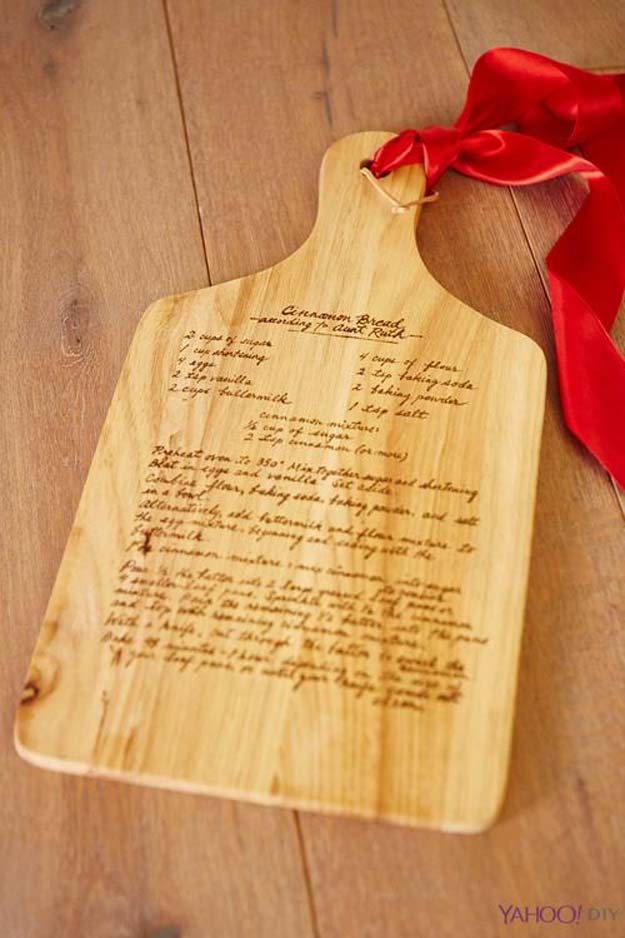 DIY Christmas Presents To Make For Parents - DIY Chopping Board - Cute, Easy and Cheap Crafts and Gift Ideas for Mom and Dad - Awesome Things to Make for Mothers and Fathers - Dollar Store Crafts and Cool Things to Make on A Budger for the Holidays - DIY Projects for Teens #diygifts #diyteens #teengifts #teencrafts #christmasgifts