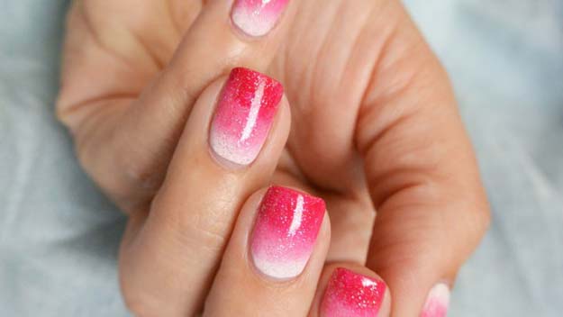 Valentine Nail Art Ideas - Sparkly Pink Ombre Manicure - Cute and Cool Looks For Valentines Day Nails - Hearts, Gradients, Red, Black and Pink Designs - Easy Ideas for DIY Manicures with Step by Step Tutorials - Fun Ideas for Teens, Teenagers and Women 