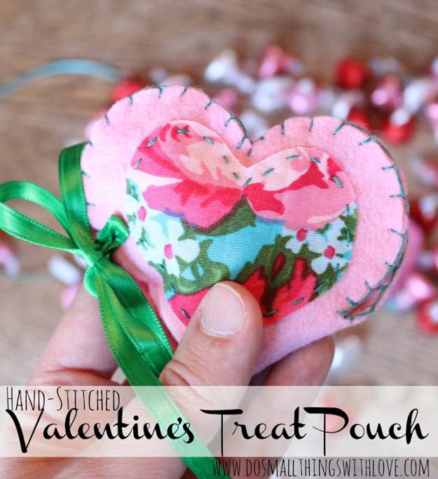 DIY Valentine Gifts - Valentine's Treat Pouch - Gifts for Her and Him, Teens, Teenagers and Tweens - Mason Jar Ideas, Homemade Cards, Cheap and Easy Gift Ideas for Valentine Presents 