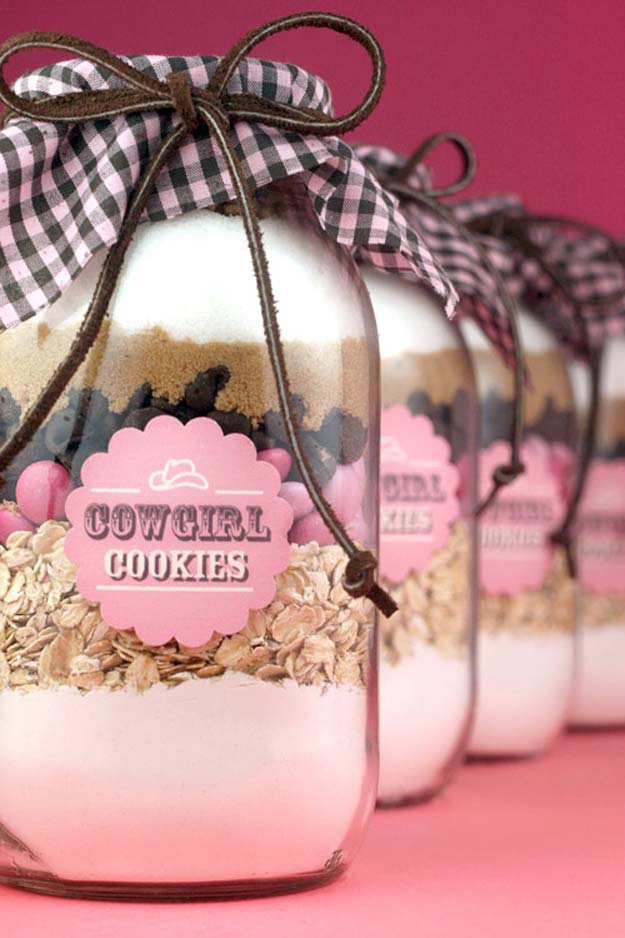 Best Mason Jar Cookies - Cowgirl Cookies - Mason Jar Cookie Recipe Mix for Cute Decorated DIY Gifts - Easy Chocolate Chip Recipes, Christmas Presents and Wedding Favors in Mason Jars - Fun Ideas for DIY Parties, Easy Recipes for Teens, Teenagers, Kids and Teens - Cheap Last Mintue Gift Ideas for Friends, Family and Neighbors 