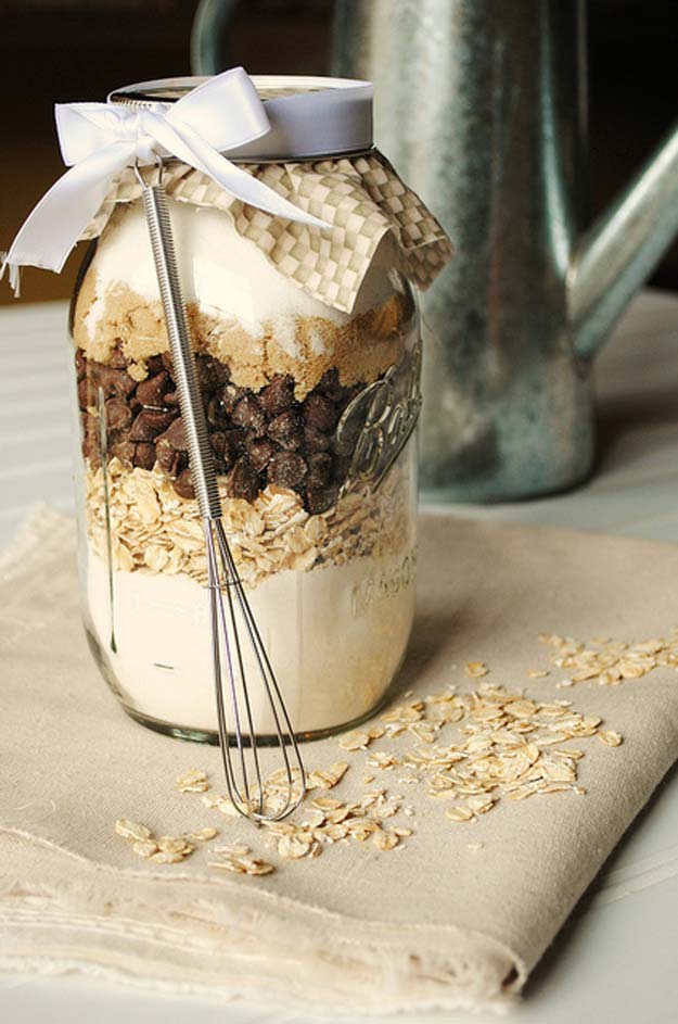 Best Mason Jar Cookies - Chocolate and Oatmeal Cookies in a Jar - Mason Jar Cookie Recipe Mix for Cute Decorated DIY Gifts - Easy Chocolate Chip Recipes, Christmas Presents and Wedding Favors in Mason Jars - Fun Ideas for DIY Parties, Easy Recipes for Teens, Teenagers, Kids and Teens - Cheap Last Minute Gift Ideas for Friends, Family and Neighbors 