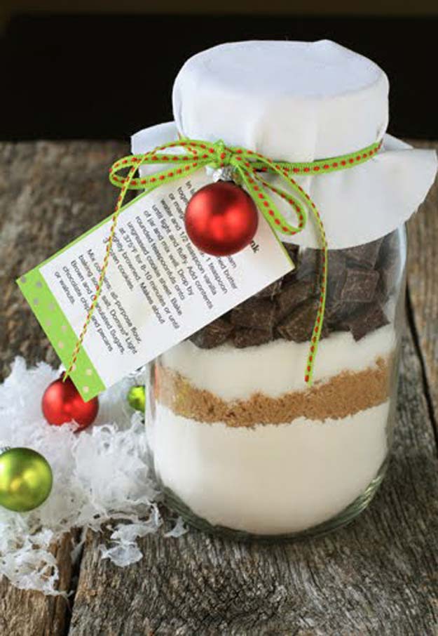 Best Mason Jar Cookies - Chocolate Chunk Cookie Mix in a Jar - Mason Jar Cookie Recipe Mix for Cute Decorated DIY Gifts - Easy Chocolate Chip Recipes, Christmas Presents and Wedding Favors in Mason Jars - Fun Ideas for DIY Parties, Easy Recipes for Teens, Teenagers, Kids and Teens - Cheap Last Mintue Gift Ideas for Friends, Family and Neighbors 