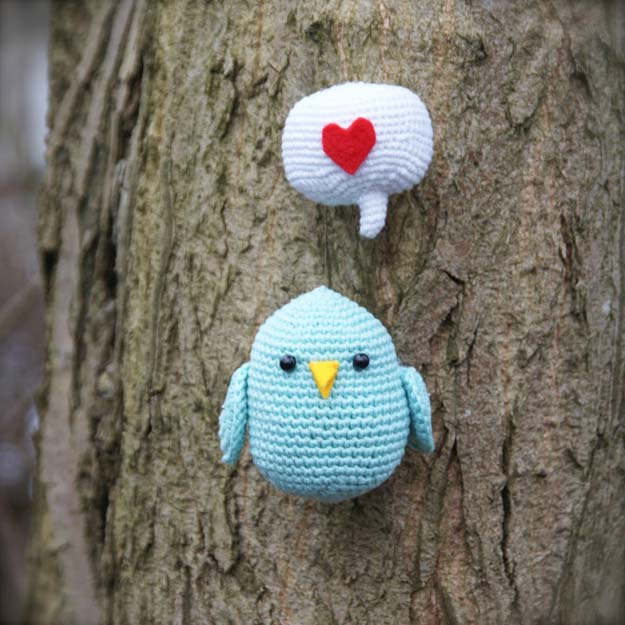 Easy Crochet Patterns and Projects for Teens - Love bird - Best Free Patterns and Tutorials for Crocheting Cute DIY Gifts, Room Decor and Accessories - How To for Beginners - Learn How To Make a Headband, Scarf, Hat, Animals and Clothes DIY Projects and Crafts for Teenagers #crochet #crafts #teencrafts #freecrochet #crochetpatterns