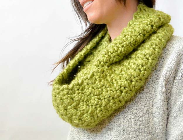 Crochet Patterns and Projects for Teens - Chunky, Squishy Infinity Scarf - Best Free Patterns and Tutorials for Crocheting Cute DIY Gifts, Room Decor and Accessories - How To for Beginners - Learn How To Make a Headband, Scarf, Hat, Animals and Clothes DIY Projects and Crafts for Teenagers #crochet #crafts #teencrafts #freecrochet #crochetpatterns
