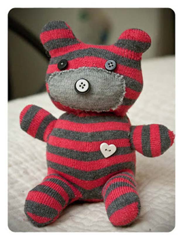 Cool Crafts Made With Old Socks - How to Make a Sock Teddy Bear - Fun DIY Projects and Gifts You Can Make With A Sock - Easy DIY Ideas for Teens, Teenagers, Kids and Adults - Step by Step Tutorials and Instructions for Making Room Decor, Animals, Cat, Rabbit, Owl, Puppets, Snowman, Gloves 