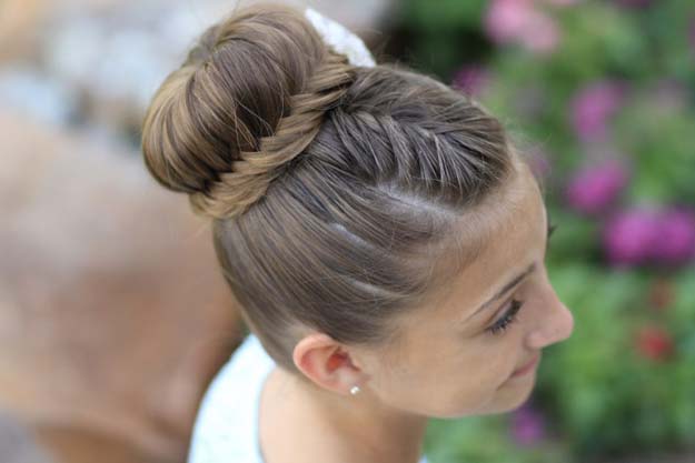 Best Hair Braiding Tutorials - Lace Fishtail Bun - Easy Step by Step Tutorials for Braids - How To Braid Fishtail, French Braids, Flower Crown, Side Braids, Cornrows, Updos - Cool Braided Hairstyles for Girls, Teens and Women - School, Day and Evening, Boho, Casual and Formal Looks #hairstyles #braiding #braidingtutorials #diyhair 