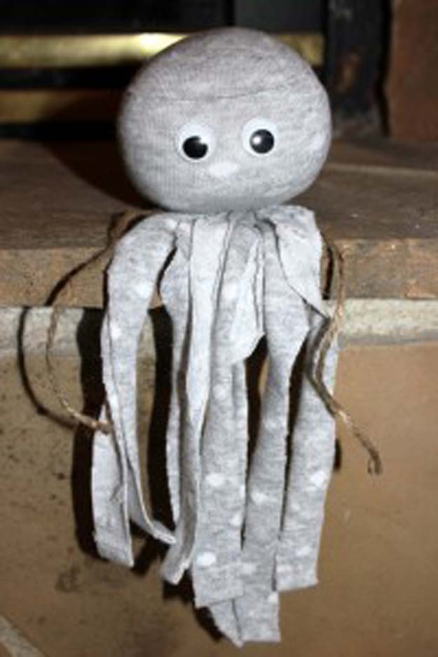 Cool Crafts Made With Old Socks - No Sew Socktopus - Fun DIY Projects and Gifts You Can Make With A Sock - Easy DIY Ideas for Teens, Teenagers, Kids and Adults - Step by Step Tutorials and Instructions for Making Room Decor, Animals, Cat, Rabbit, Owl, Puppets, Snowman, Gloves 
