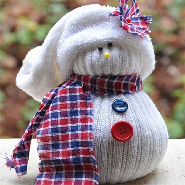 Cool Crafts Made With Old Socks - Sock Snowman - Fun DIY Projects and Gifts You Can Make With A Sock - Easy DIY Ideas for Teens, Teenagers, Kids and Adults - Step by Step Tutorials and Instructions for Making Room Decor, Animals, Cat, Rabbit, Owl, Puppets, Snowman, Gloves 