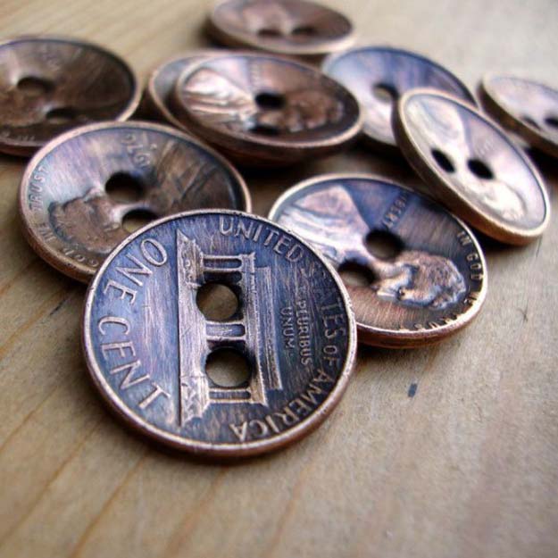 Cool DIYs Made With Pennies and Coins - Copper Penny Upcycled Into Buttons - Penny Walls, Floors, DIY Penny Table. Art With Pennies, Walls and Furniture Make With Money and Coins. Cool, Creative Tutorials, Home Decor and DIY Projects Made With Old Pennies - Cool DIY Projects and Crafts for Teens 