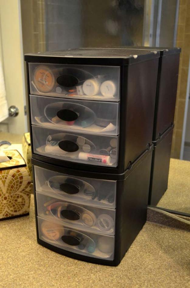 DIY Makeup Organizing Ideas - Plastic Drawers - Projects for Makeup Drawer, Box, Storage, Jars and Wall Displays - Cheap Dollar Tree Ideas with Cardboard and Shoebox - Wood Organizers, Tray and Travel Carriers 