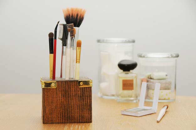 DIY Makeup Organizing Ideas - Scrap Wood Make-up Brush Holder - Projects for Makeup Drawer, Box, Storage, Jars and Wall Displays - Cheap Dollar Tree Ideas with Cardboard and Shoebox - Wood Organizers, Tray and Travel Carriers 