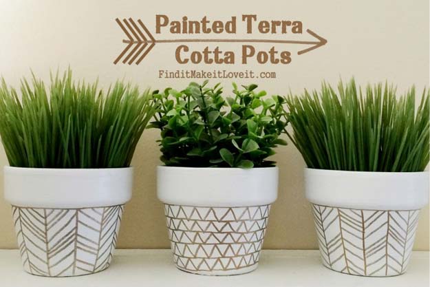 Gold DIY Projects and Crafts - Painted Terra Cotta Pots - Easy Room Decor, Wall Art and Accesories in Gold - Spray Paint, Painted Ideas, Creative and Cheap Home Decor - Projects and Crafts for Teens, Apartments, Adults and Teenagers 