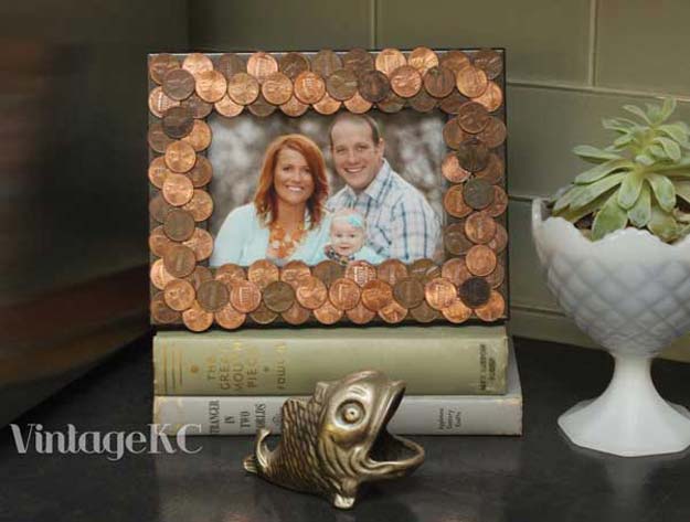 Cool DIYs Made With Pennies and Coins - Penny Photo Frames - Penny Walls, Floors, DIY Penny Table. Art With Pennies, Walls and Furniture Make With Money and Coins. Cool, Creative Tutorials, Home Decor and DIY Projects Made With Old Pennies - Cool DIY Projects and Crafts for Teens 