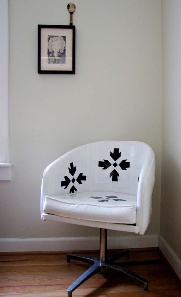 DIY Room Decor Ideas in Black and White - Duct Tape Chair - Creative Home Decor and Room Accessories - Cheap and Easy Projects and Crafts for Wall Art, Bedding, Pillows, Rugs and Lighting - Fun Ideas and Projects for Teens, Apartments, Adutls and Teenagers 