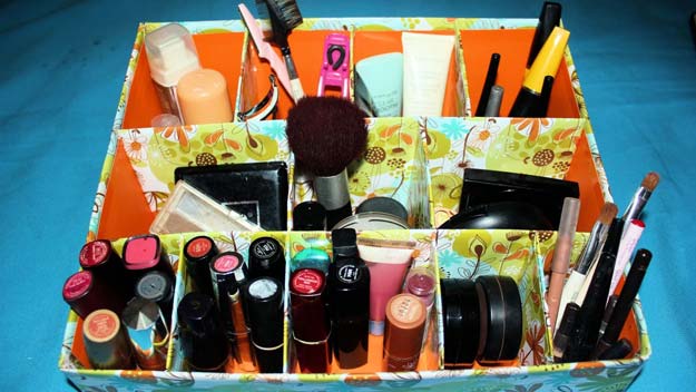 DIY Makeup Organizing Ideas - Easy Cardboard Makeup Organizer - Projects for Makeup Drawer, Box, Storage, Jars and Wall Displays - Cheap Dollar Tree Ideas with Cardboard and Shoebox - Wood Organizers, Tray and Travel Carriers