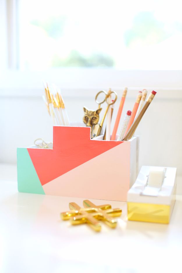 DIY School Supplies - DIY Back To School Desk Organizer - Easy Crafts and Do It Yourself Ideas for Back To School - Pencils, Notebooks, Backpacks and Fun Gear for Going Back To Class - Creative DIY Projects for Cheap School Supplies - Cute Crafts for Teens and Kids #backtoschool #teencrafts #kidscrafts #teen #diyideas #crafts