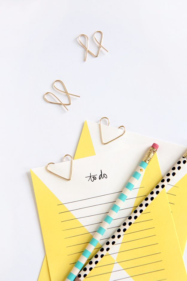 DIY School Supplies - DIY Wire Heart Paper Clips - Easy Crafts and Do It Yourself Ideas for Back To School - Pencils, Notebooks, Backpacks and Fun Gear for Going Back To Class - Creative DIY Projects for Cheap School Supplies - Cute Crafts for Teens and Kids #backtoschool #teencrafts #kidscrafts #teen #diyideas #crafts