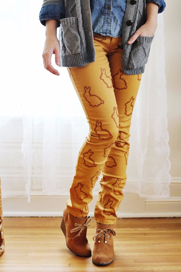 DIY Jeans Makeovers - Animal Stencil Statement Pants DIY - Easy Crafts and Tutorials to Refashion and Upcycle Your Jeans and Create Ripped, Distressed, Bleach, Lace Edge, Cut Off, Skinny, Shorts, Skirts, Galaxy and Painted Jeans Ideas - Cool Denim Fashions for Teens, Teenagers, Women #diyideas #diyclothes #clothinghacks #teencrafts