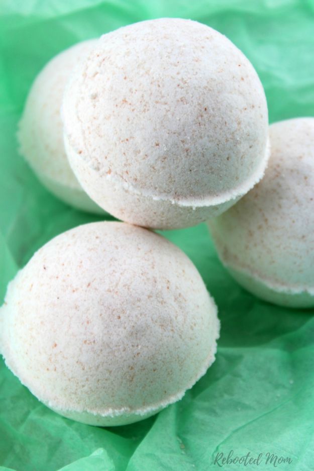 Cool DIY Bath Bombs to Make At Home - Himalayan Sea Salt Bath Bombs - Recipes and Tutorial for How To Make A Bath Bomb - Best Bathbomb Ideas - Fun DIY Projects for Women, Teens, and Girls | DIY Bath Bombs Recipe and Tutorials | Make Cheap Gifts Like Lush Bath Bombs #bathbombs #teencrafts #diyideas