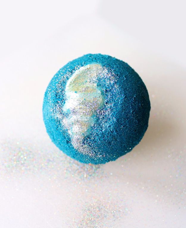 Cool DIY Bath Bombs to Make At Home - Mermaid Lagoon Bath Bomb - Recipes and Tutorial for How To Make A Bath Bomb - Best Bathbomb Ideas - Fun DIY Projects for Women, Teens, and Girls | DIY Bath Bombs Recipe and Tutorials | Make Cheap Gifts Like Lush Bath Bombs #bathbombs #teencrafts #diyideas
